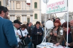 Aláírásgyűjtés a demonstráció után Fotó: Varga Ágnes