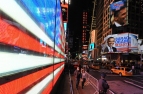 Barack Obama amerikai elnök újraválasztásáról szóló híradás olvasható a New Yorki-i Times Square egyik óriáskivetítőjén 