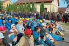 Tiltakozó alvállalkozók Szegeden. Bottal üthetik a pénzük nyomát Fotó: MTI