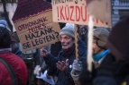 Budapest, 2012. december 21. Résztvevők a lakhatáshoz való jogért és a hajléktalanság kriminalizációja ellen tüntetnek a Város Mindenkié csoport demonstrációján a Kossuth téren Fotó: MTI/Szigetváry Zsolt