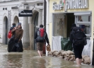 Árvízben álló utca a németországi Passau belvárosában 