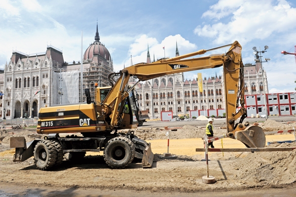 Átépítik a budapesti Kossuth teret. Kevesebb dologba szólhat bele az EU