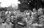 Ratkó Anna (jobbra) a velencei gyereküdülőben 1949-ben. A Ratkó-unokák termékeny életszakaszuk vége felé járnak Fotó: Getty Images, Bánkuti András