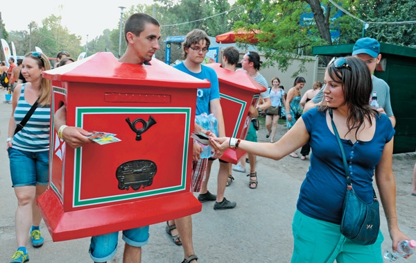 Postai reklámakció a Szigeten. Ügyféltoborzó