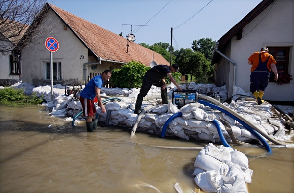 Dunabogdány, 2013. június. Még a Stuttgarthoz közeli testvérvárosokból is jöttek segítők