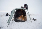 A NASA által közreadott kép a Szojuz TMA-10M-es orosz űrhajó visszatérő kabinjáról, miután földet ér fedélzetén három űrhajóssal, az amerikai Mike Hopkins asztronautával és két oro