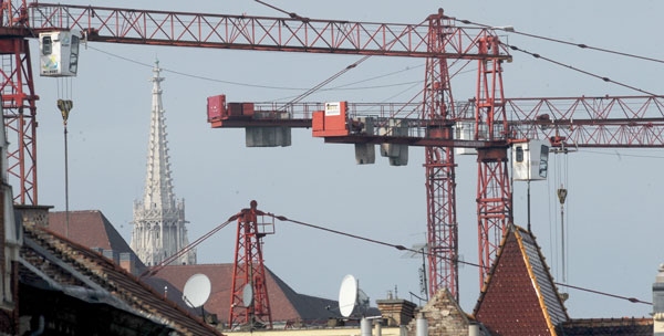 Építkezés Budán. Egyelőre az állam diktálja a beruházási tempót