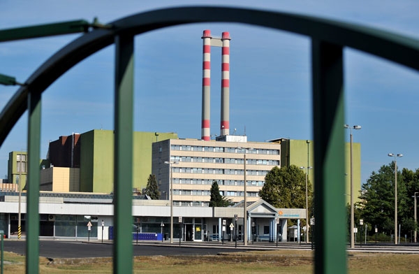 A paksi atomerőmű bejárata. Készülhetnek a vizsgálatra