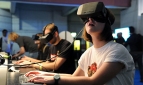 Az Oculus Rift tesztelésén. Nagyot néznek! Fotó: 