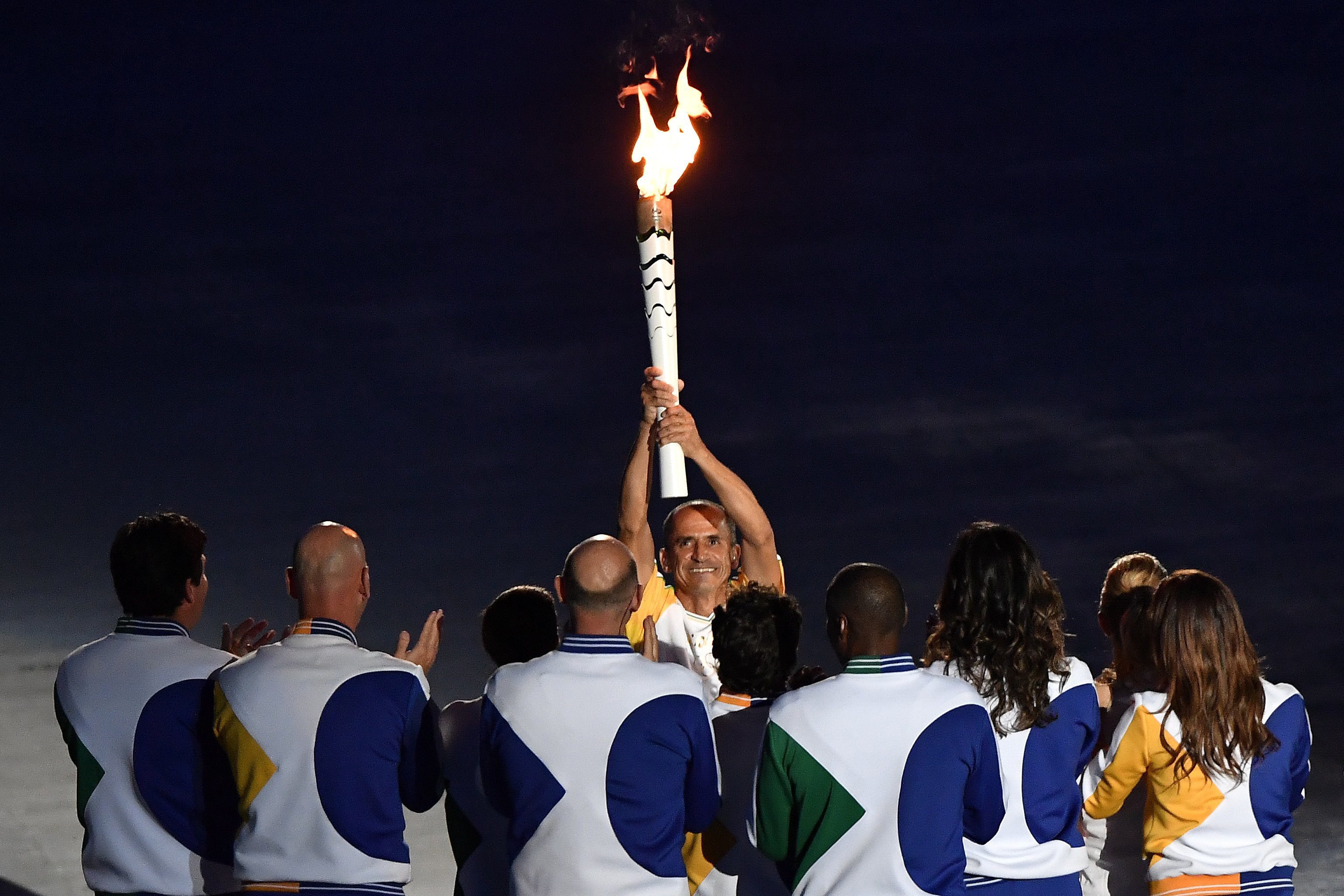  Vanderlei Cordeiro de Lima olimpiai bronzérmes brazil maratoni futó, mielőtt meggyújtja az olimpiai lángot a XXXI. nyári olimpiai játékok megnyitóünnepségén