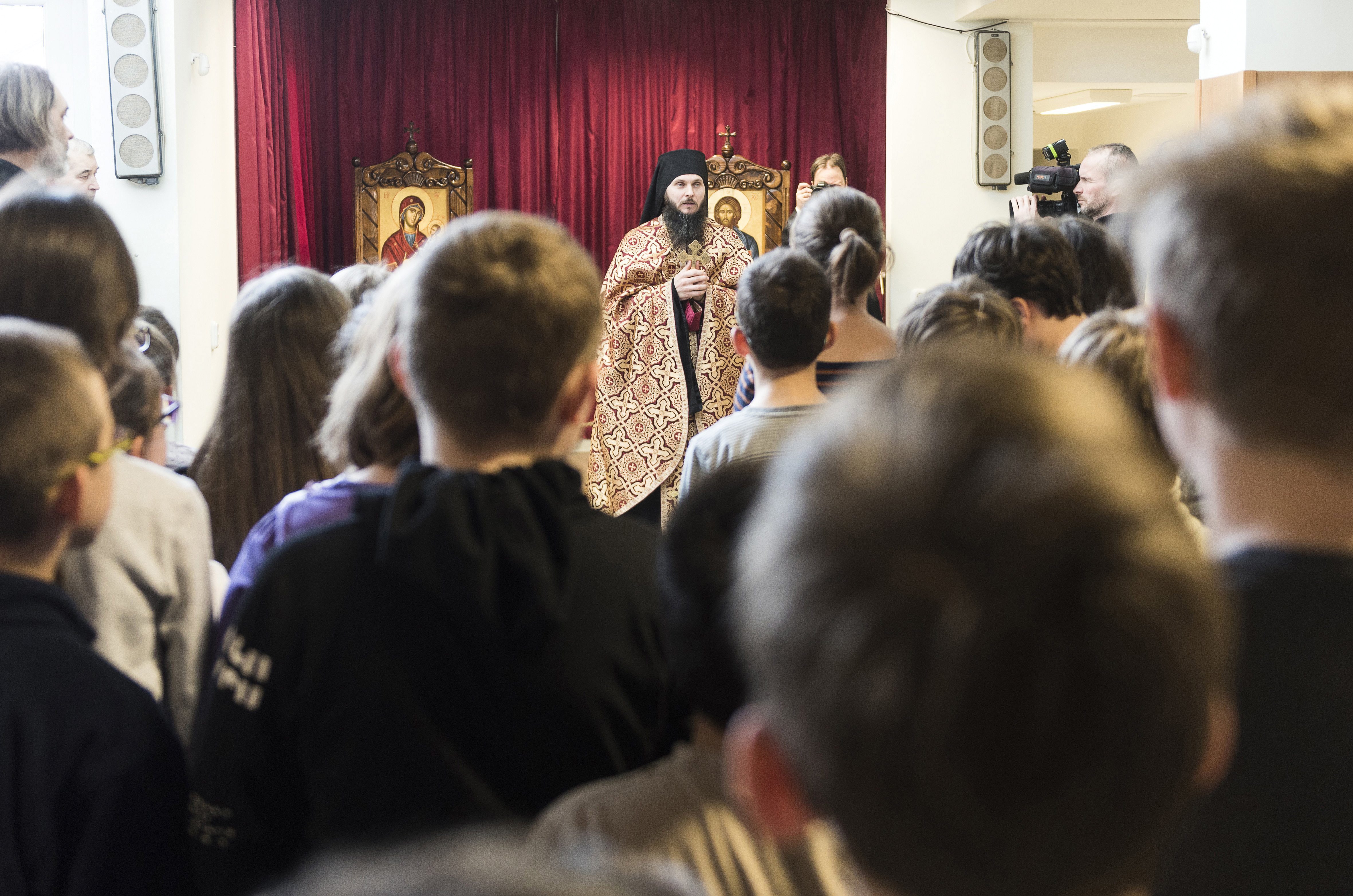 Szocska Ábel, a nyíregyházi görög katolikus egyházmegye apostoli kormányzója vezetésével közös imádságot tartanak a veronai buszbaleset áldozatai emlékére a nemzeti gyásznapon a nyí